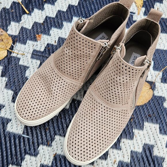 Steve Madden Wedgie-P Tan Suede Wedge Perforated Sneaker Booties Size 9M NWOT - Picture 2 of 6